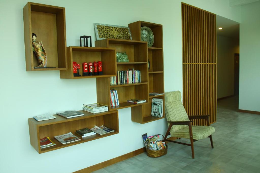 בנגקוק Baan Dinso Hostel@Ratchadamnoen מראה חיצוני תמונה