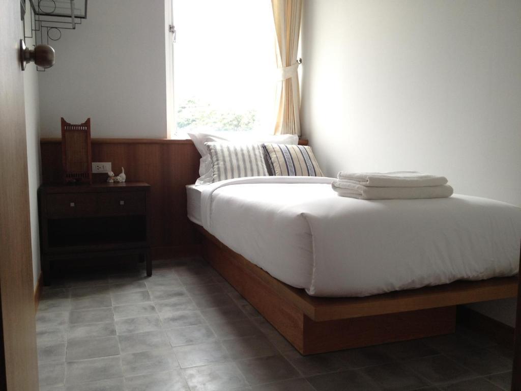 בנגקוק Baan Dinso Hostel@Ratchadamnoen חדר תמונה
