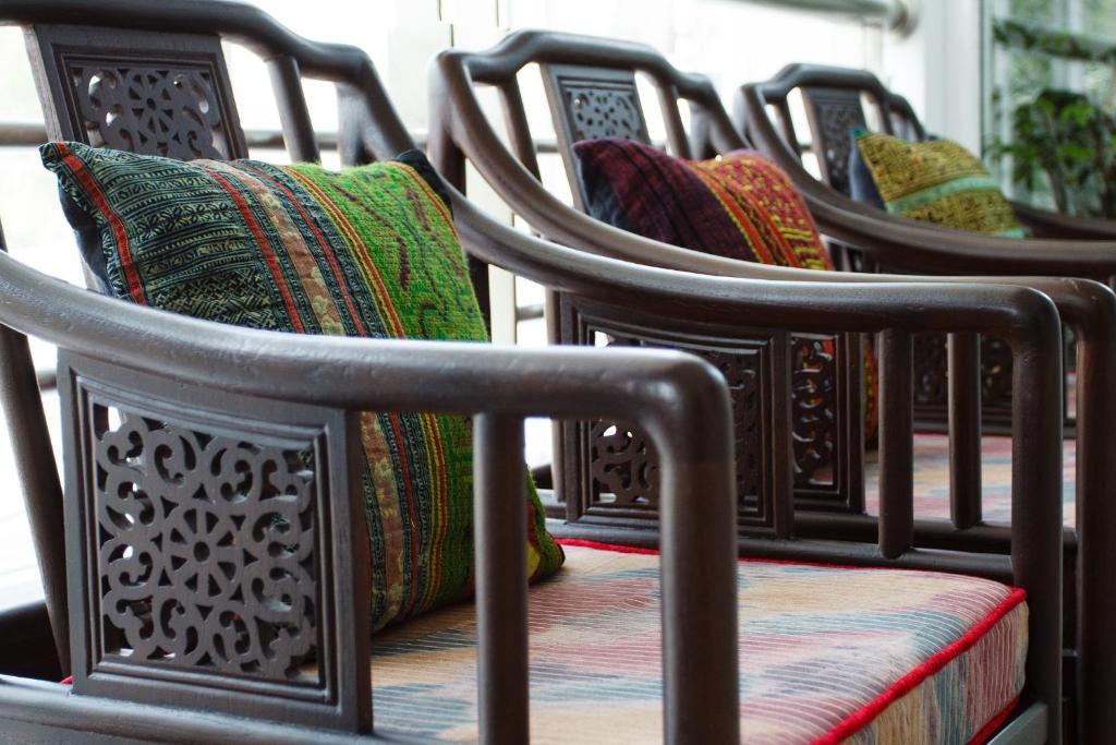 בנגקוק Baan Dinso Hostel@Ratchadamnoen מראה חיצוני תמונה