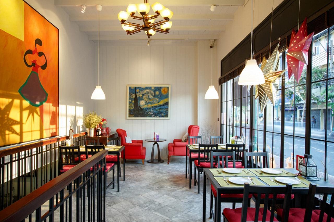 בנגקוק Baan Dinso Hostel@Ratchadamnoen מראה חיצוני תמונה
