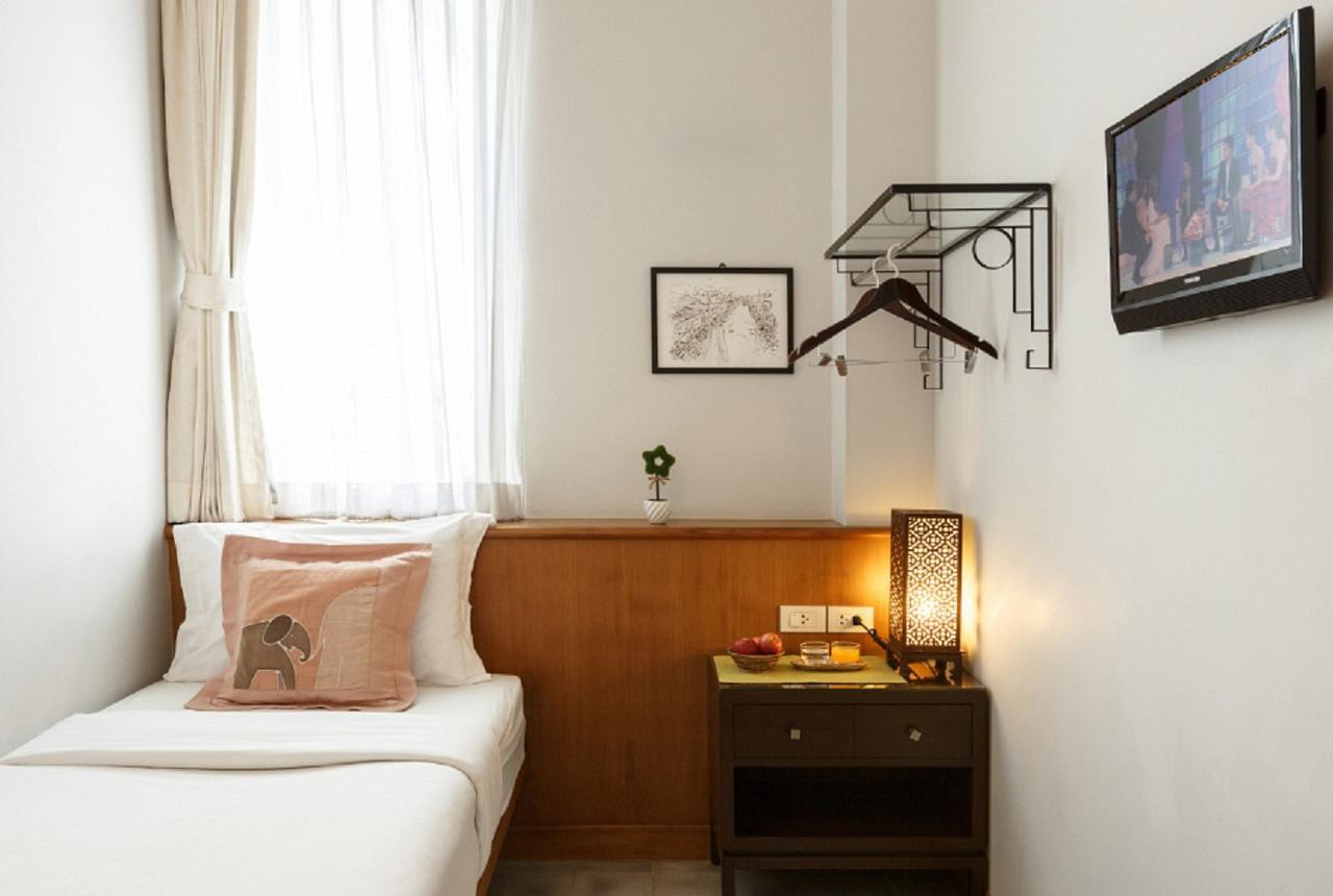 בנגקוק Baan Dinso Hostel@Ratchadamnoen מראה חיצוני תמונה