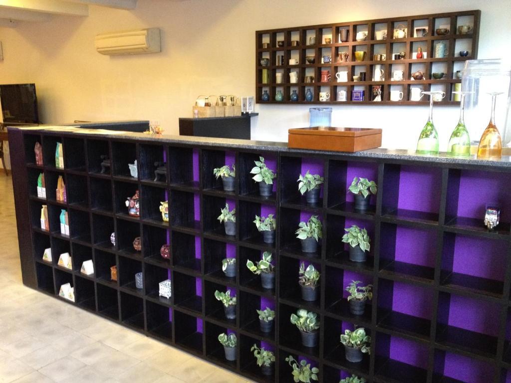 בנגקוק Baan Dinso Hostel@Ratchadamnoen מראה חיצוני תמונה